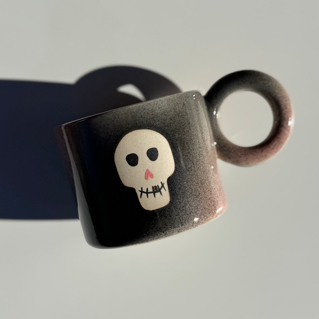Kubek Halloween Czaszka💀 Złoty ząbek gradient czarny/róż - 350 ml
