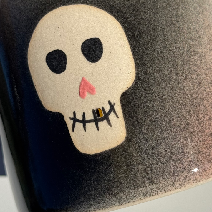 Kubek Halloween Czaszka💀 Złoty ząbek gradient czarny/róż - 350 ml